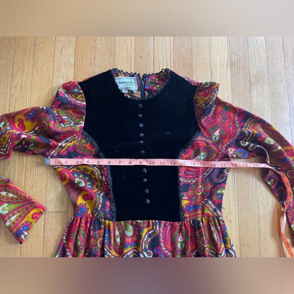70s Vintage Young Innocent Midi Length Prairie Dress w Red Paisley and Velvet - Picture 8 of 9
